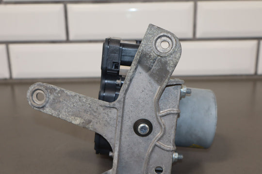 2018 Chevy Camaro SS Anti - Lock Brake Pump W/Module (Opt J77) & Bracket
