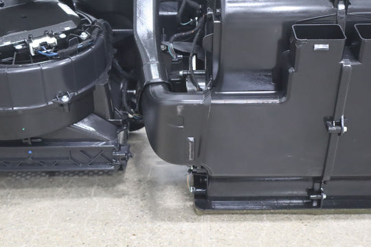 2018 Chrysler Pacifica Hybrid OEM Heater Housing Heater Box Assembly