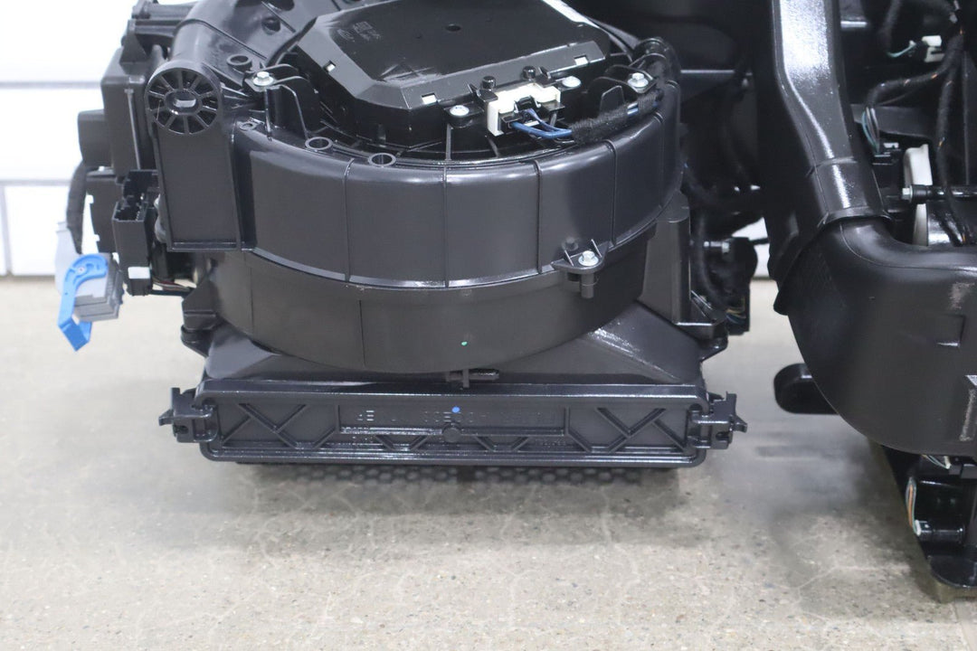 2018 Chrysler Pacifica Hybrid OEM Heater Housing Heater Box Assembly