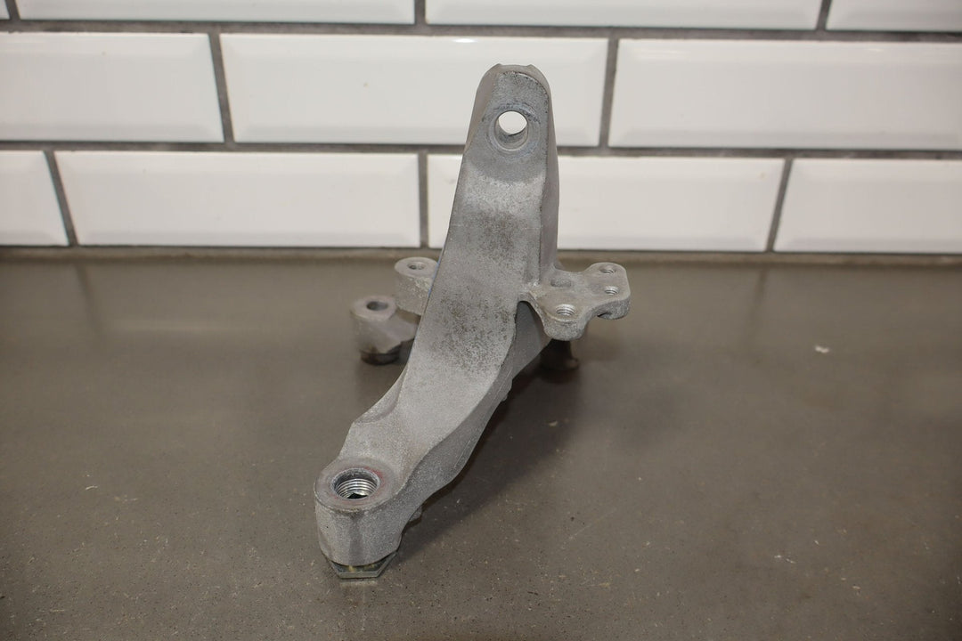 2018 Fiat 124 Spider Pair Left / Right Engine Mount Brackets OEM