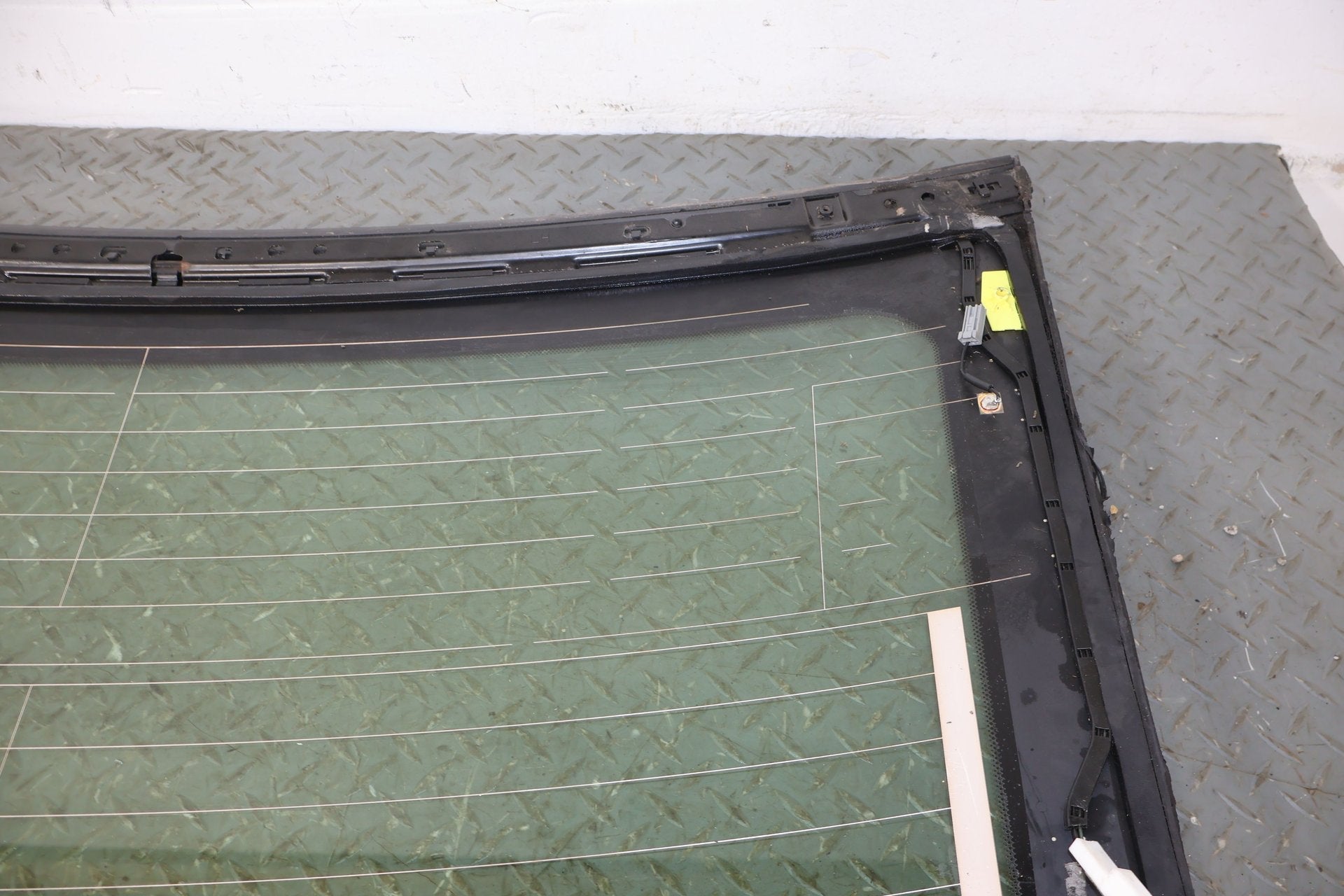 2018 Lexus LC500- Back Door Glass