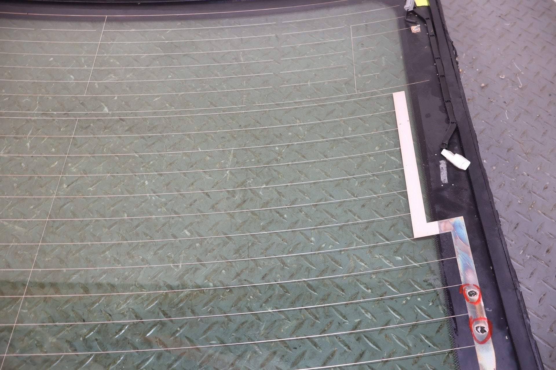 2018 Lexus LC500- Back Door Glass