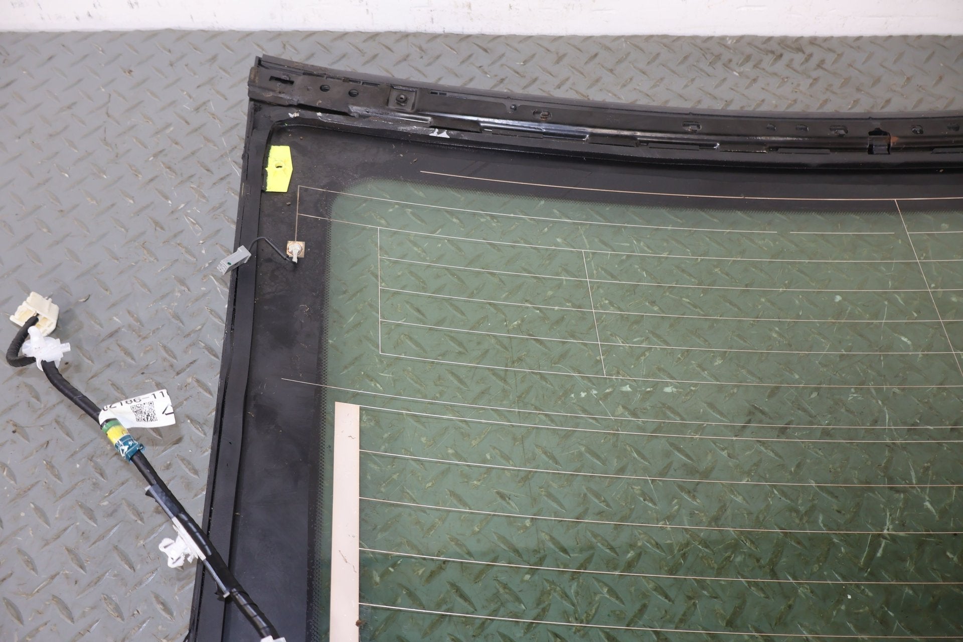 2018 Lexus LC500- Back Door Glass