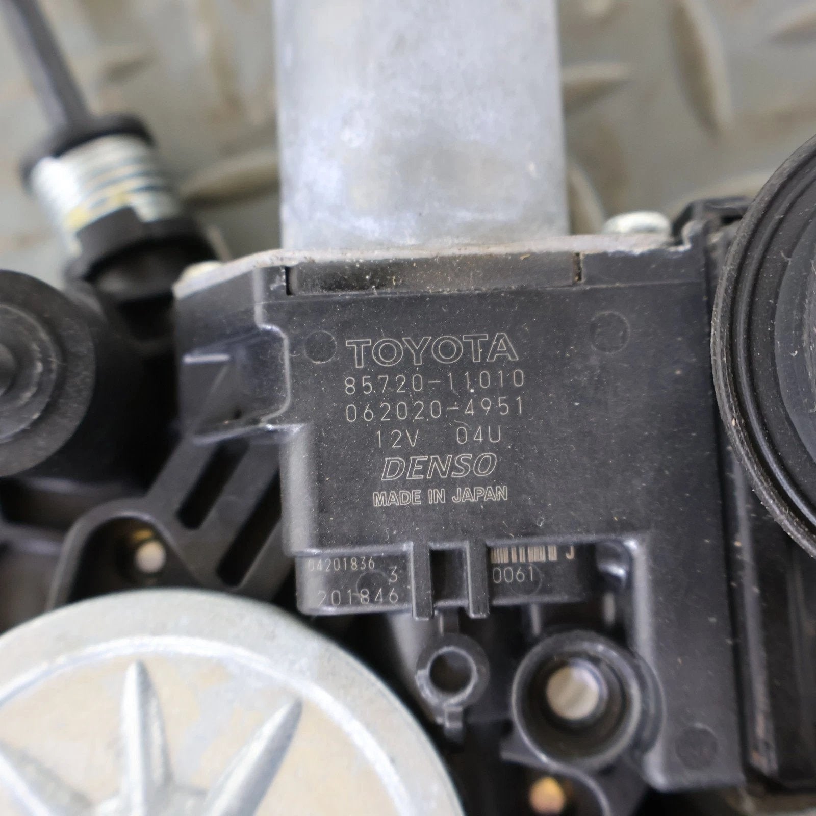 2018 Lexus LC500- FRONT DOOR REGULATOR
