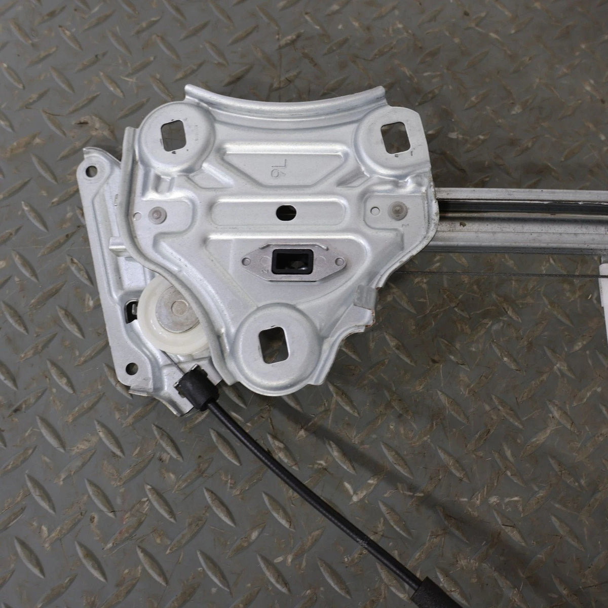 2018 Lexus LC500- FRONT DOOR REGULATOR