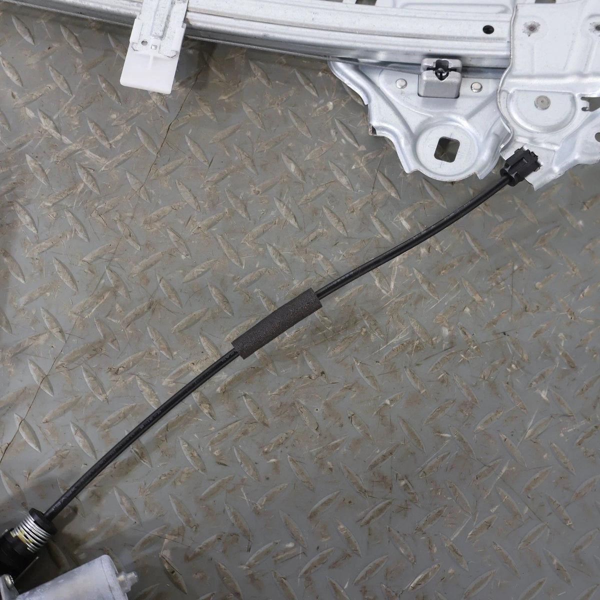 2018 Lexus LC500- FRONT DOOR REGULATOR