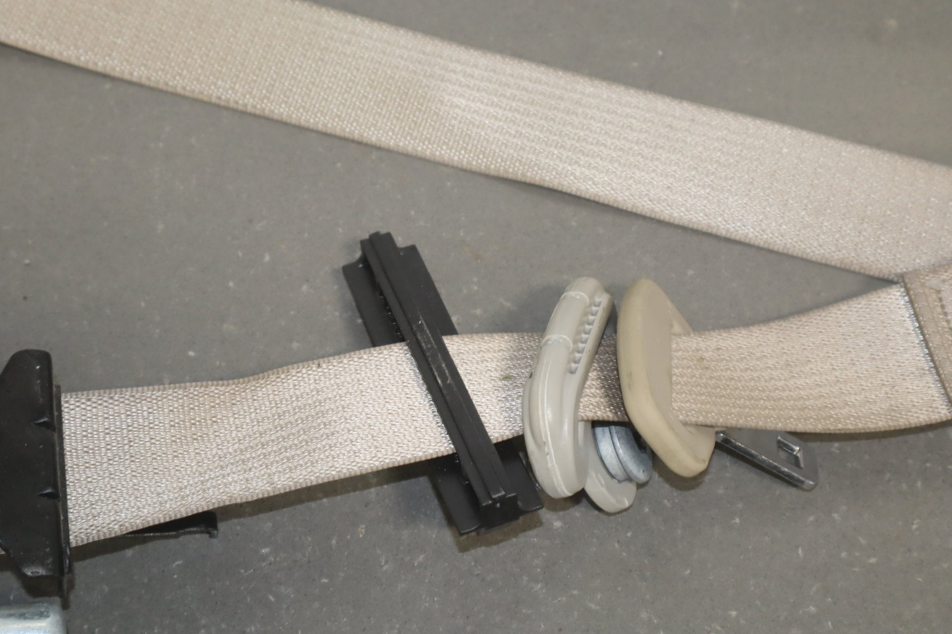 2018 Ram 1500 Limited Tungsten Right Front Seat Belt Indigo Frost C1