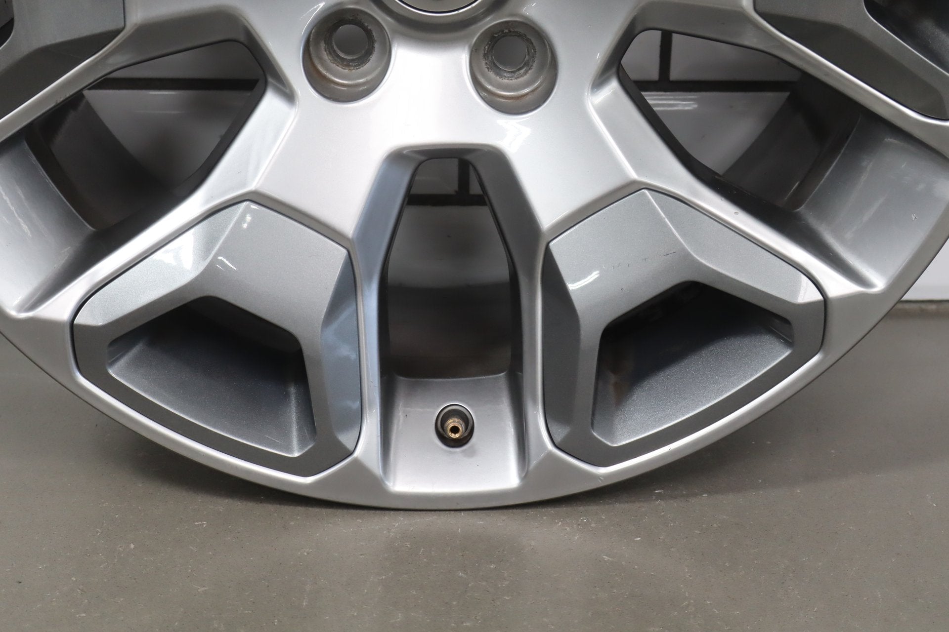 2018 Ram 1500 Tungsten OEM 20x9 Aluminum Alloy Wheel OEM