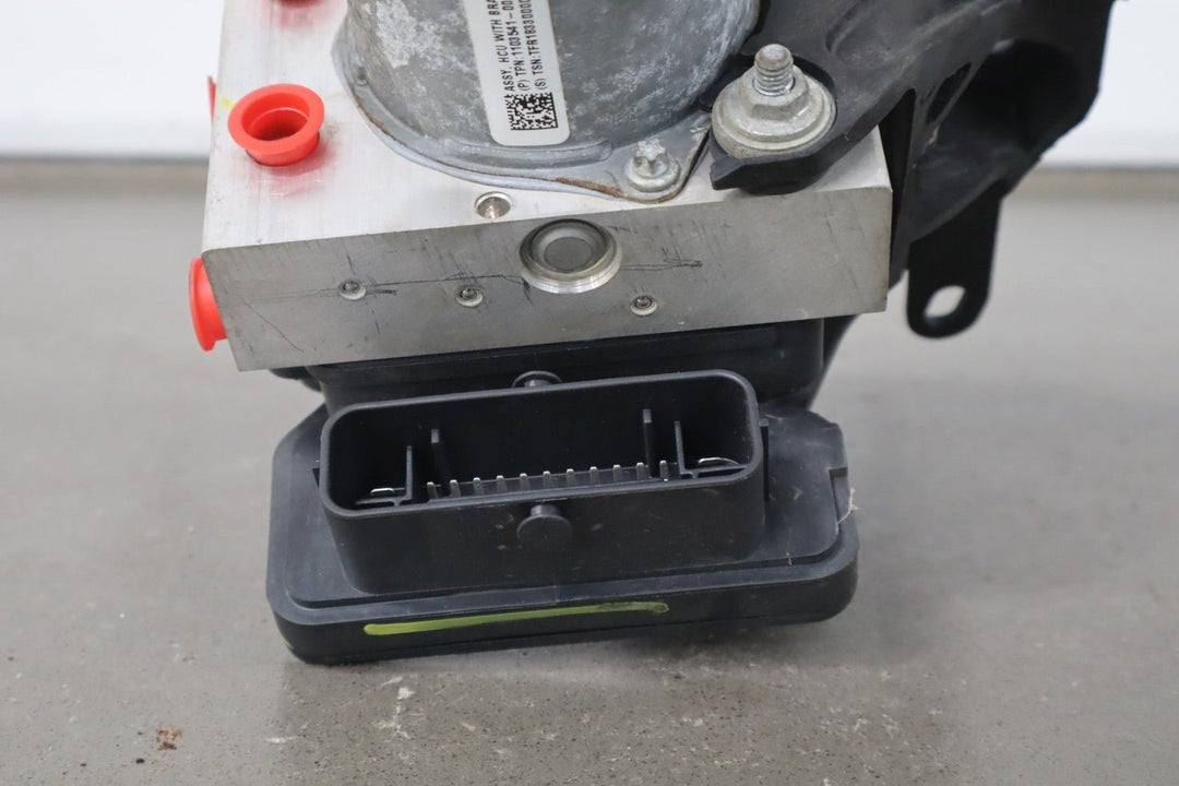 2018 Tesla Model 3 ABS Brake Unit 1103541 - 00 - C OEM