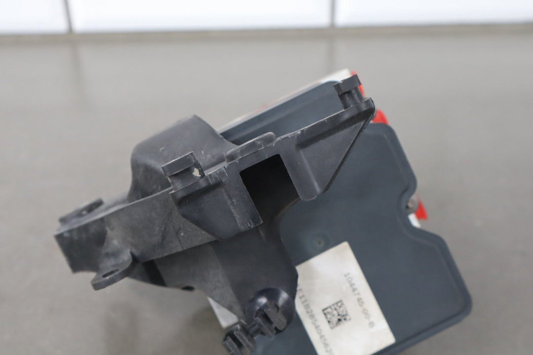 2018 Tesla Model 3 ABS Brake Unit 1103541 - 00 - C OEM