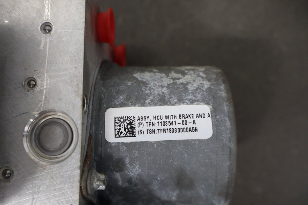 2018 Tesla Model 3 ABS Brake Unit 1103541 - 00 - C OEM