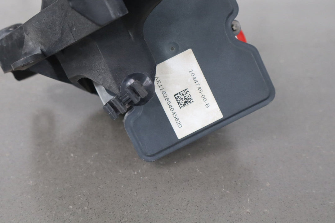 2018 Tesla Model 3 ABS Brake Unit 1103541 - 00 - C OEM