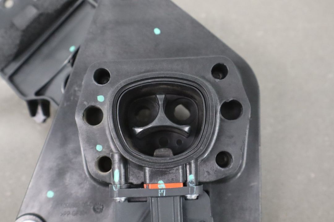 2018 Tesla Model 3 Charge Port 1099952 - 00 - C OEM
