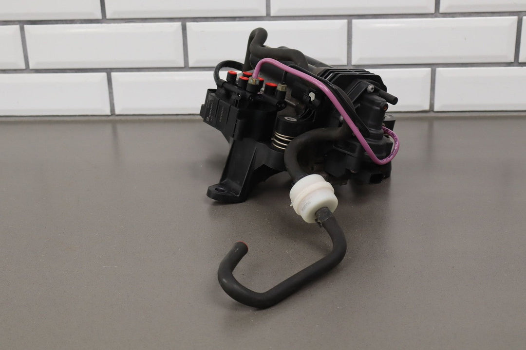 2018 Tesla S Air Ride Compressor W/Mount Bracket