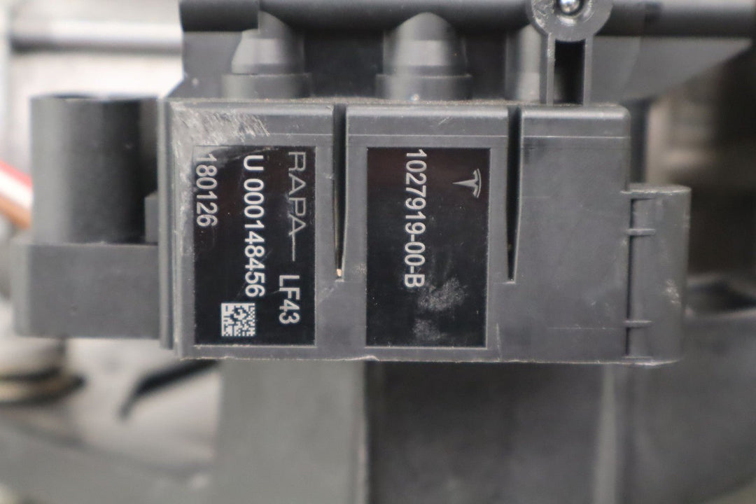 2018 Tesla S Air Ride Compressor W/Mount Bracket