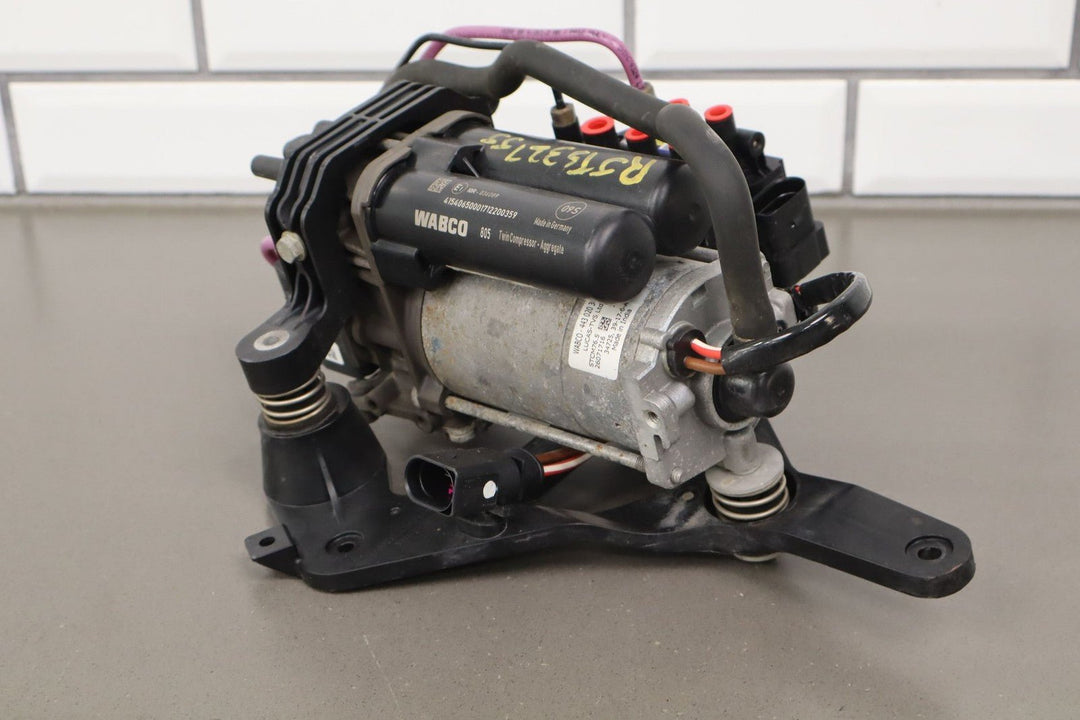2018 Tesla S Air Ride Compressor W/Mount Bracket