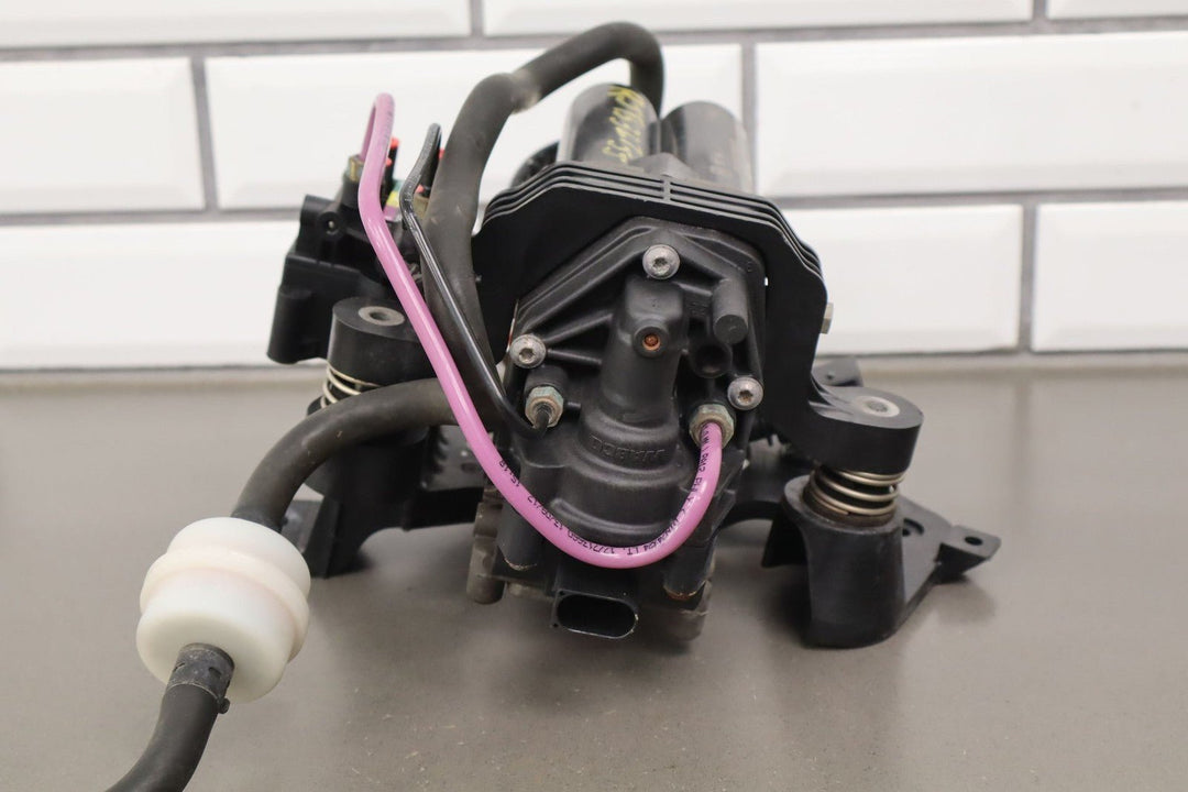 2018 Tesla S Air Ride Compressor W/Mount Bracket