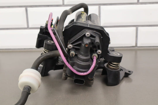 2018 Tesla S Air Ride Compressor W/Mount Bracket