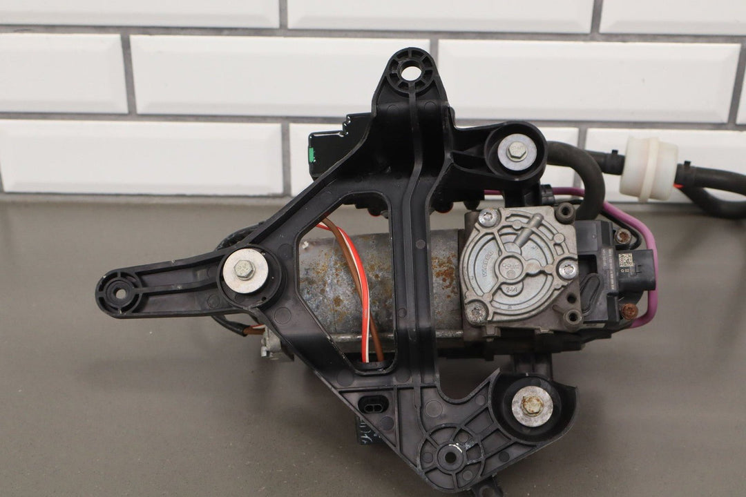 2018 Tesla S Air Ride Compressor W/Mount Bracket