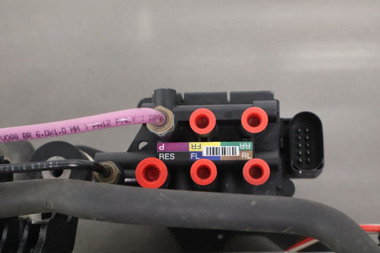 2018 Tesla S Air Ride Compressor W/Mount Bracket