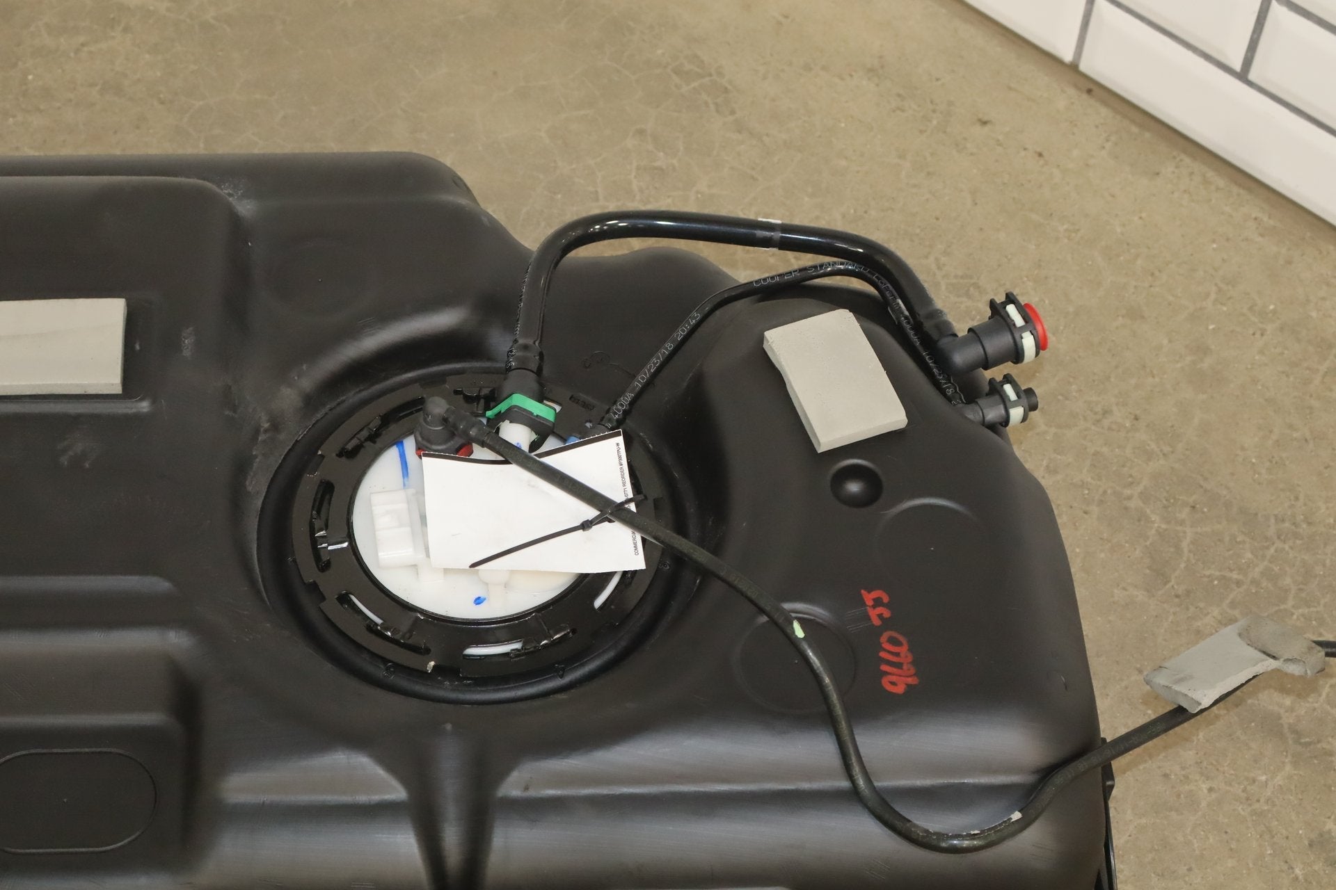 2019 Chrysler Pacifica 3.6L Gasoline Fuel Tank with Pump OEM