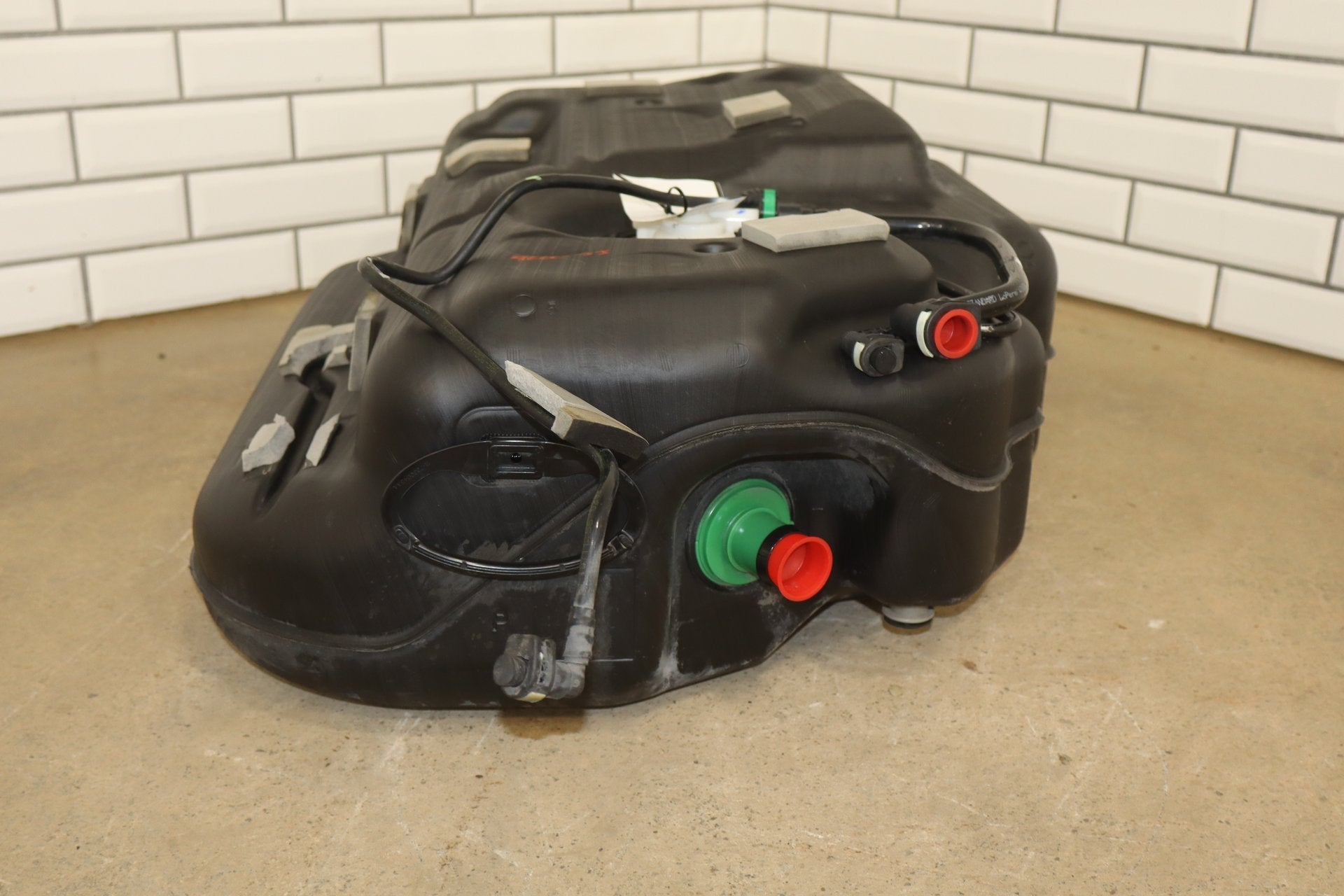 2019 Chrysler Pacifica 3.6L Gasoline Fuel Tank with Pump OEM