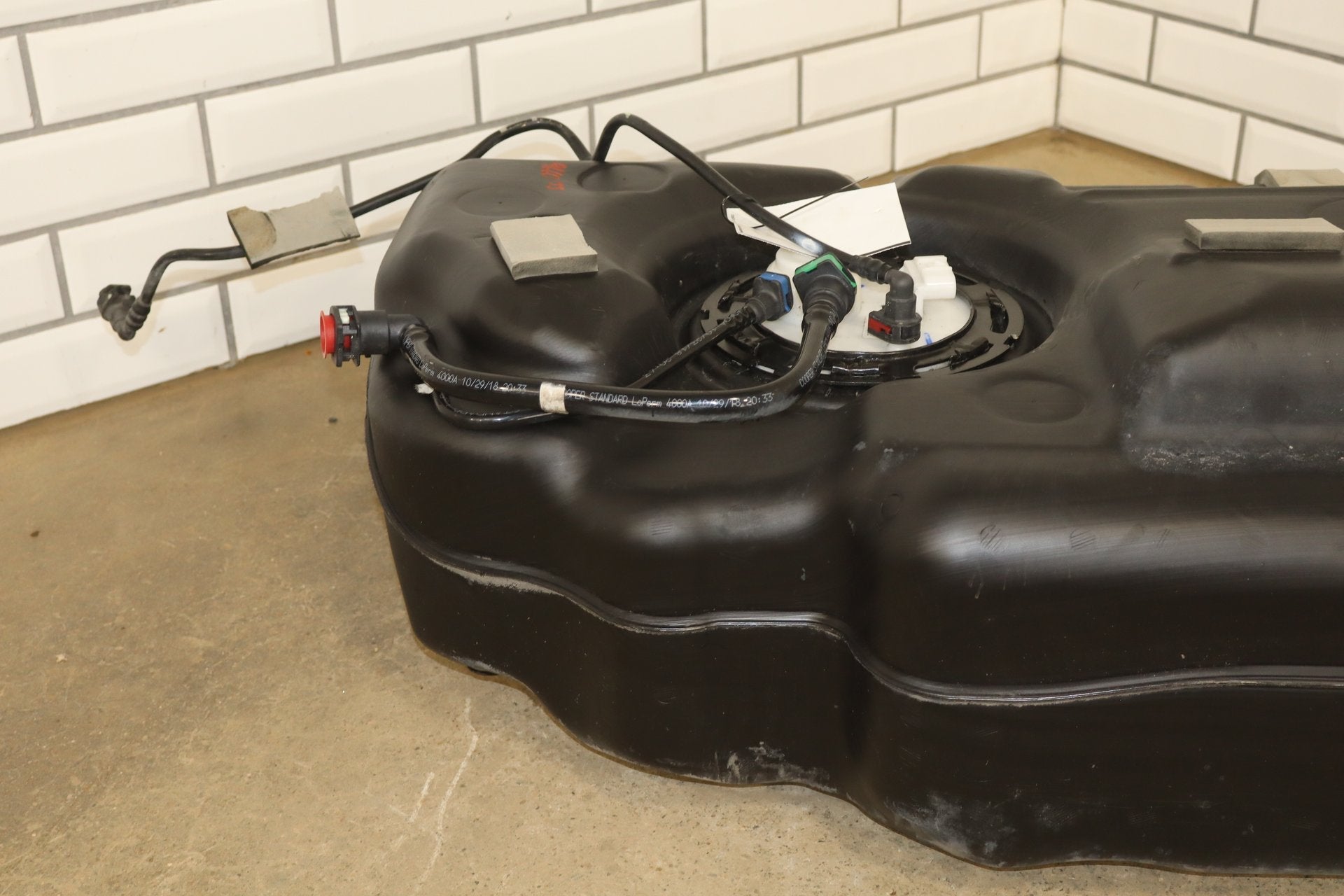 2019 Chrysler Pacifica 3.6L Gasoline Fuel Tank with Pump OEM