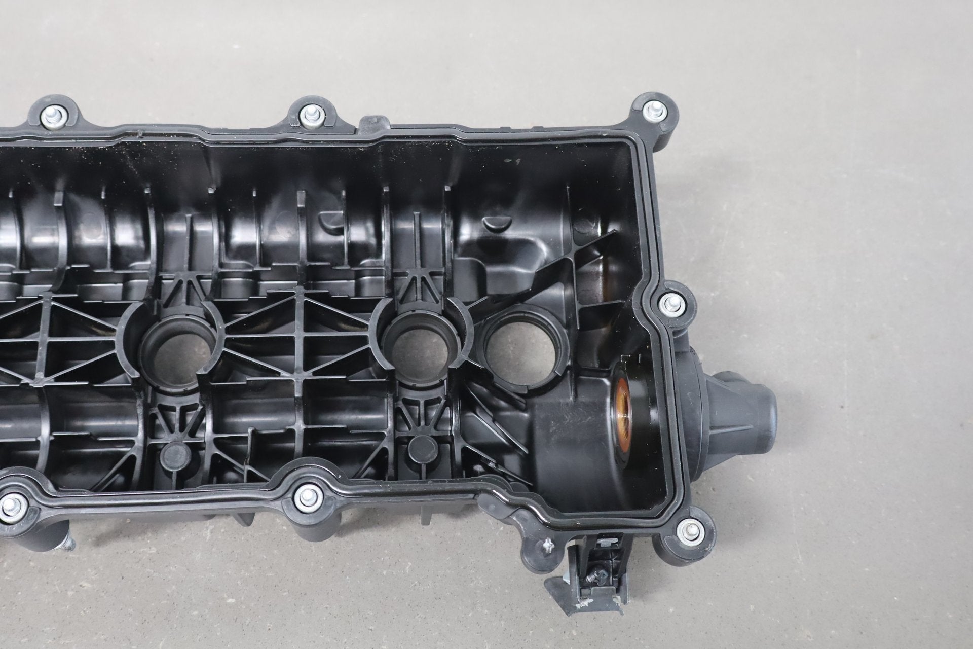 2019 Chrysler Pacifica 3.6L V6 OEM Right RH Valve Cover Assembly OEM