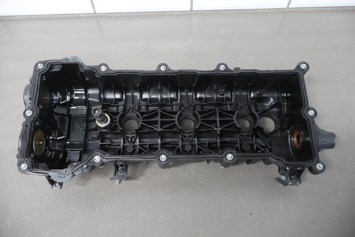 2019 Chrysler Pacifica 3.6L V6 OEM Right RH Valve Cover Assembly OEM