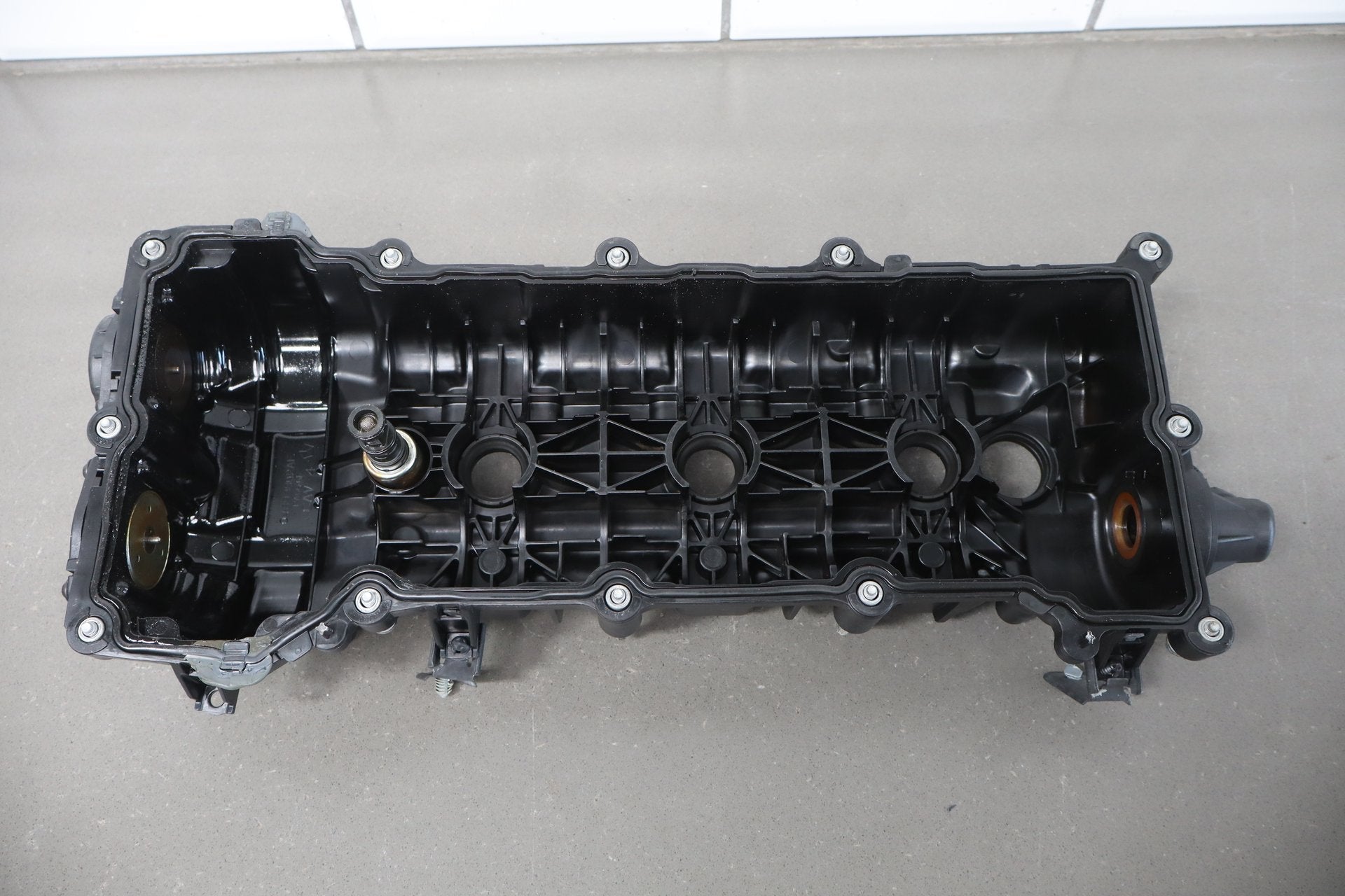 2019 Chrysler Pacifica 3.6L V6 OEM Right RH Valve Cover Assembly OEM