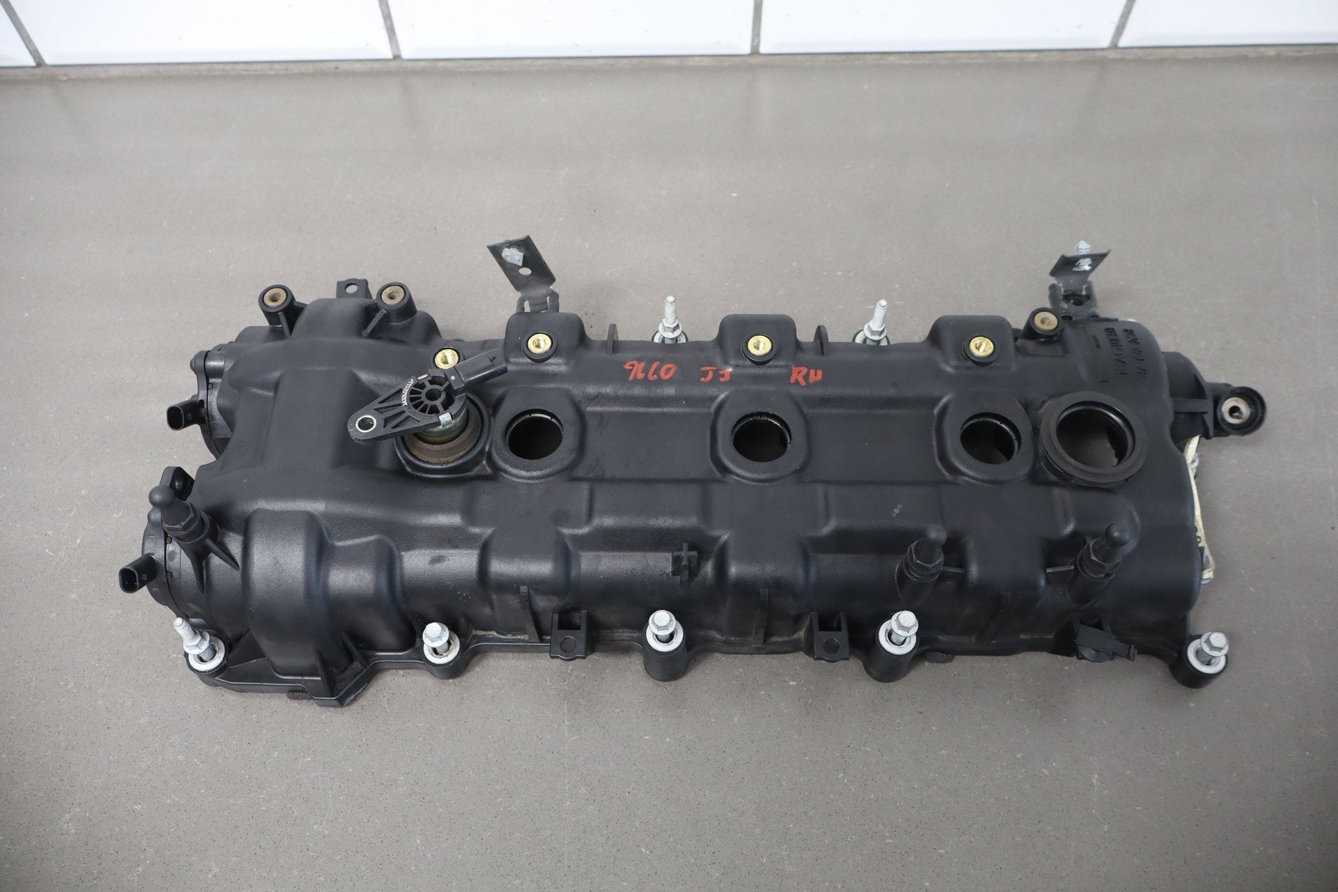 2019 Chrysler Pacifica 3.6L V6 OEM Right RH Valve Cover Assembly OEM