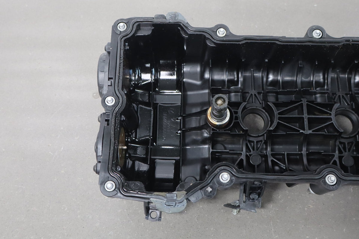 2019 Chrysler Pacifica 3.6L V6 OEM Right RH Valve Cover Assembly OEM
