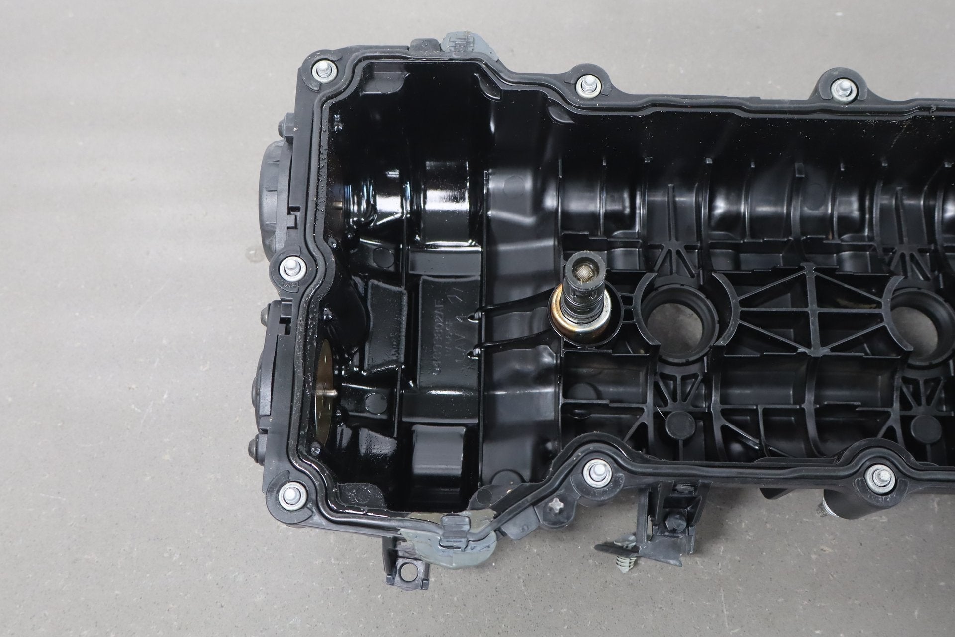 2019 Chrysler Pacifica 3.6L V6 OEM Right RH Valve Cover Assembly OEM