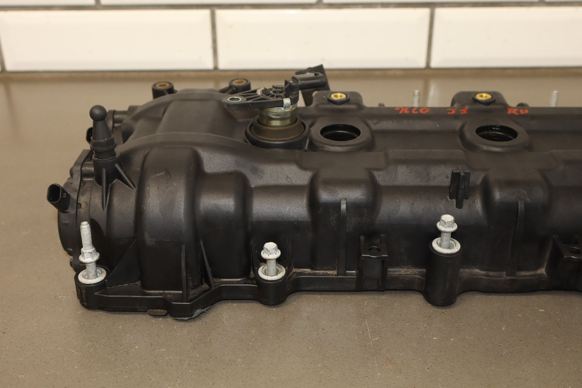 2019 Chrysler Pacifica 3.6L V6 OEM Right RH Valve Cover Assembly OEM