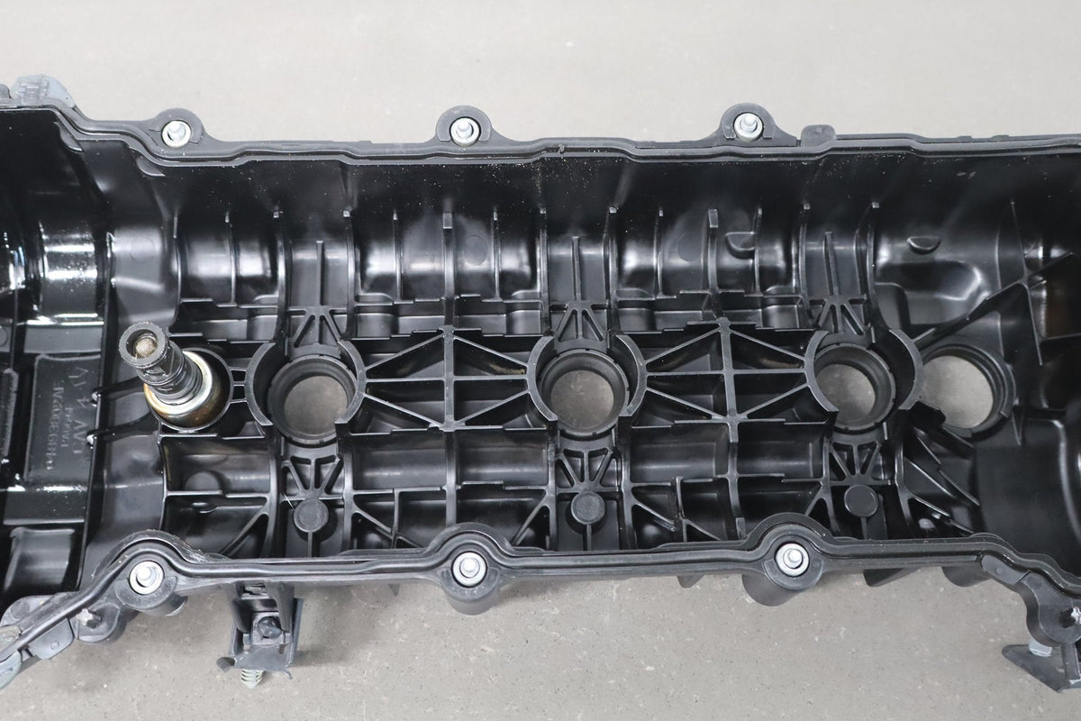2019 Chrysler Pacifica 3.6L V6 OEM Right RH Valve Cover Assembly OEM