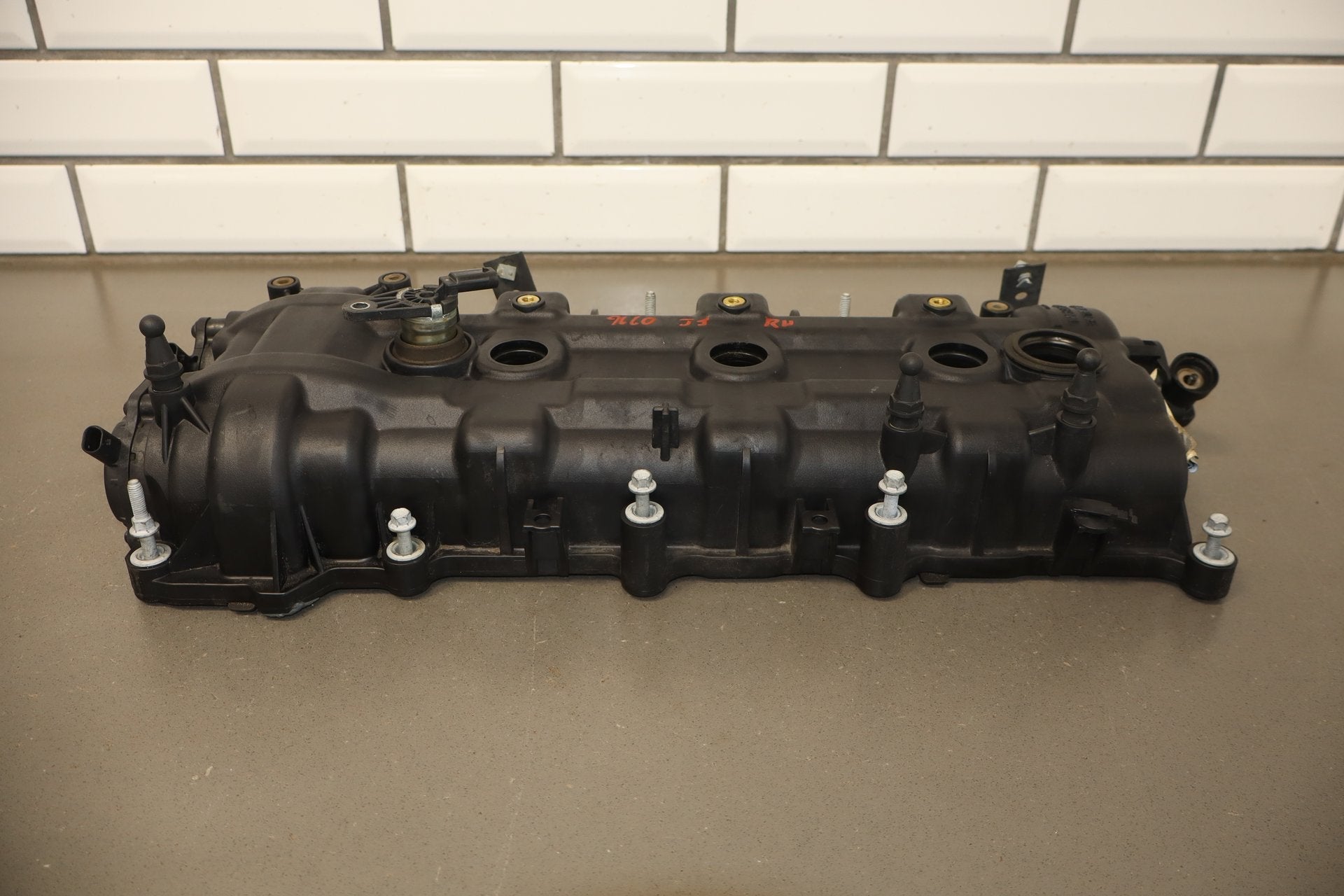2019 Chrysler Pacifica 3.6L V6 OEM Right RH Valve Cover Assembly OEM
