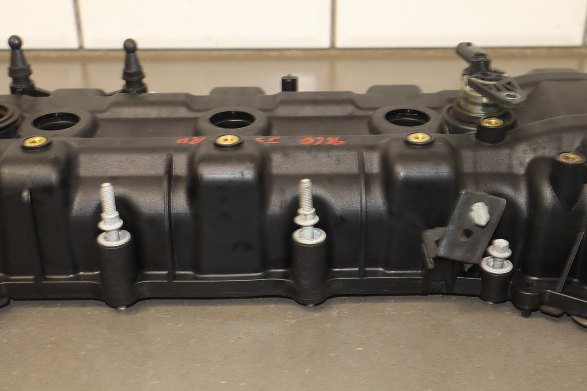 2019 Chrysler Pacifica 3.6L V6 OEM Right RH Valve Cover Assembly OEM