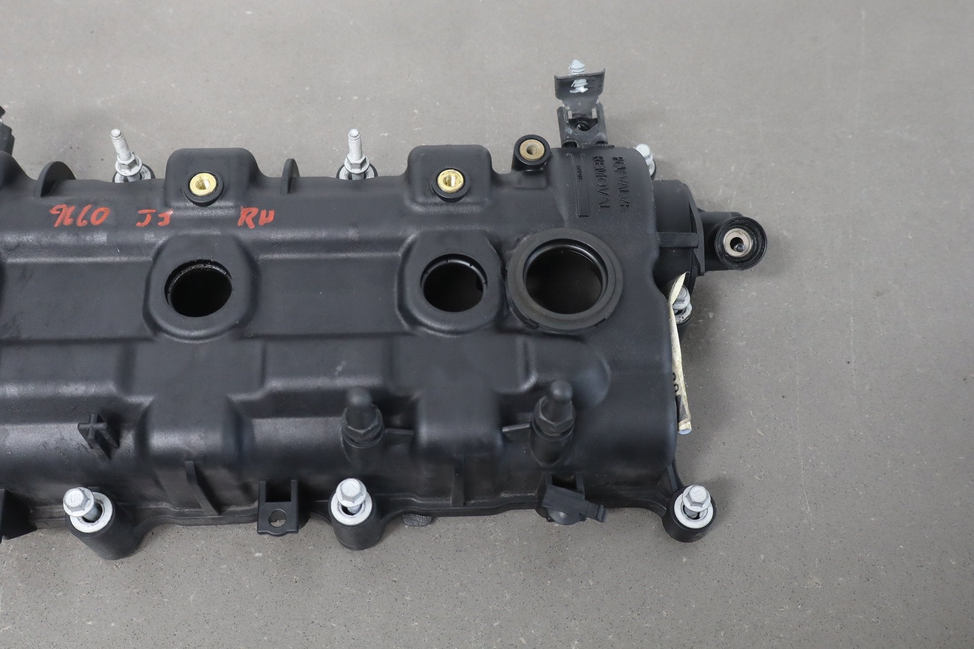 2019 Chrysler Pacifica 3.6L V6 OEM Right RH Valve Cover Assembly OEM