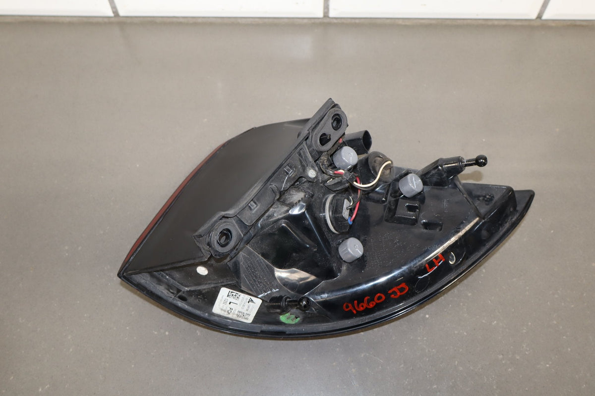 2019 Chrysler Pacifica Driver LH Left Tail Light OEM