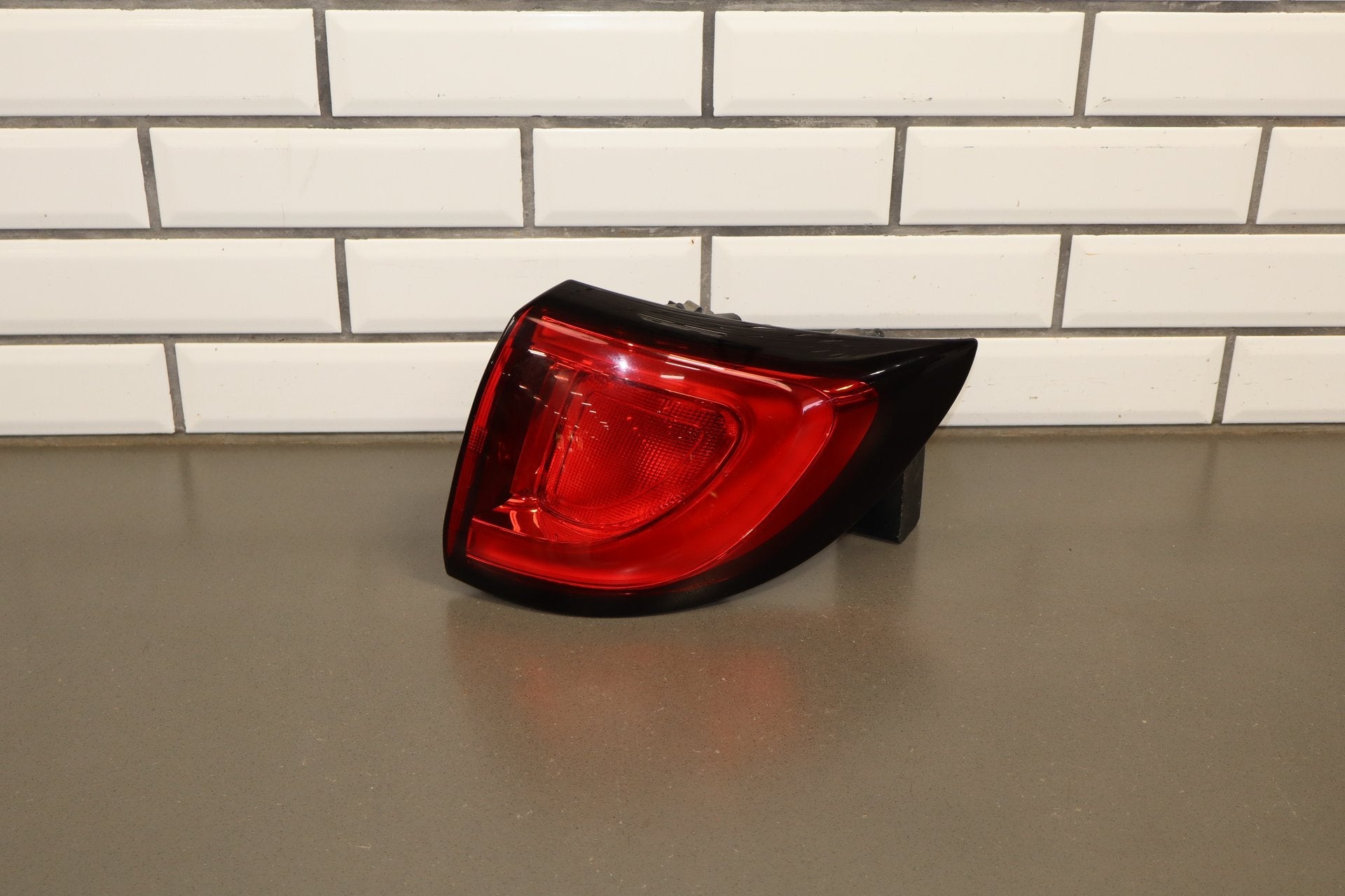 2019 Chrysler Pacifica Passenger Right RH Right Tail Light OEM