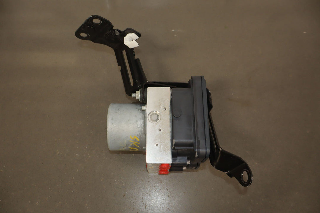 2019 Fiat 124 Spider Abarth OEM ABS Pump Module Assembly