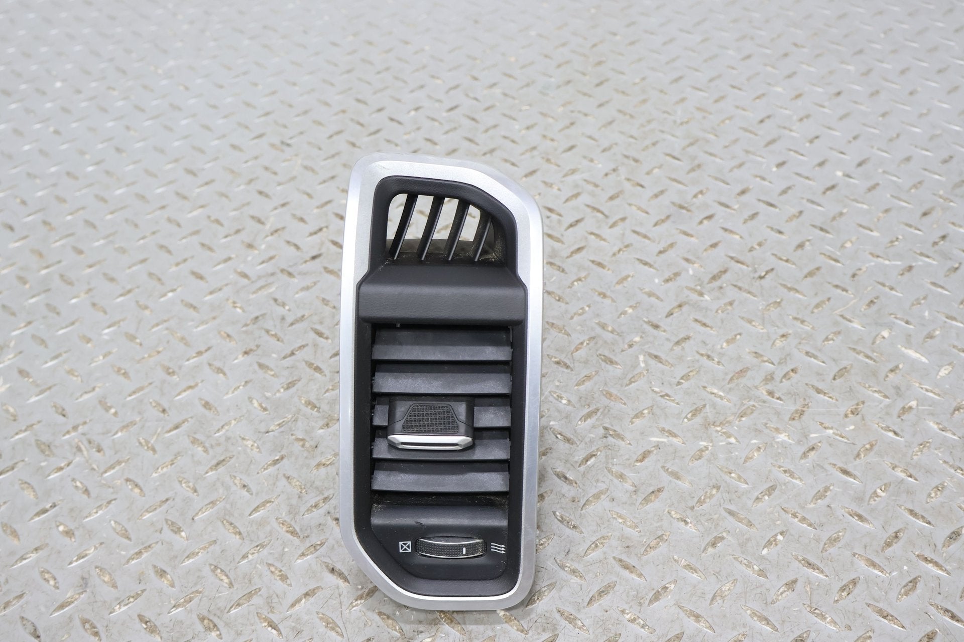2019 Ram 3500- Dash Vent