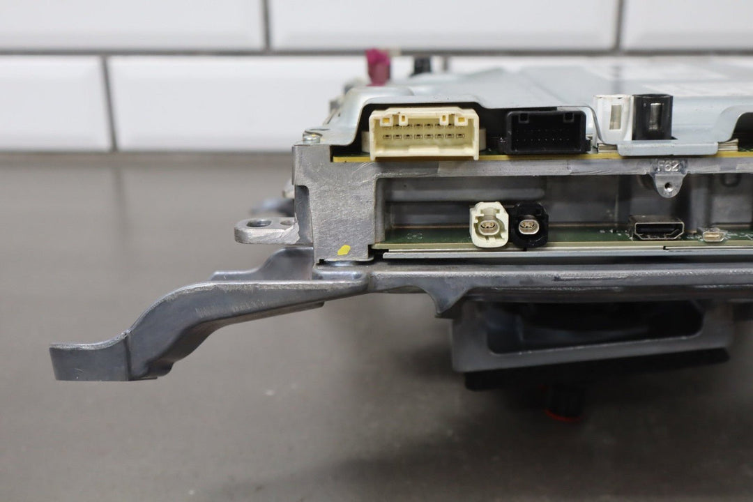 2020 - 2023 Tesla Model Y Auto Pilot Computer Media Computer MCU OEM 1787419 - 00 - G
