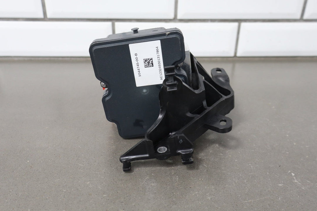 2020 - 2024 TESLA MODEL Y ABS ANTI LOCK BRAKE PUMP MODULE UNIT OEM 104474500B
