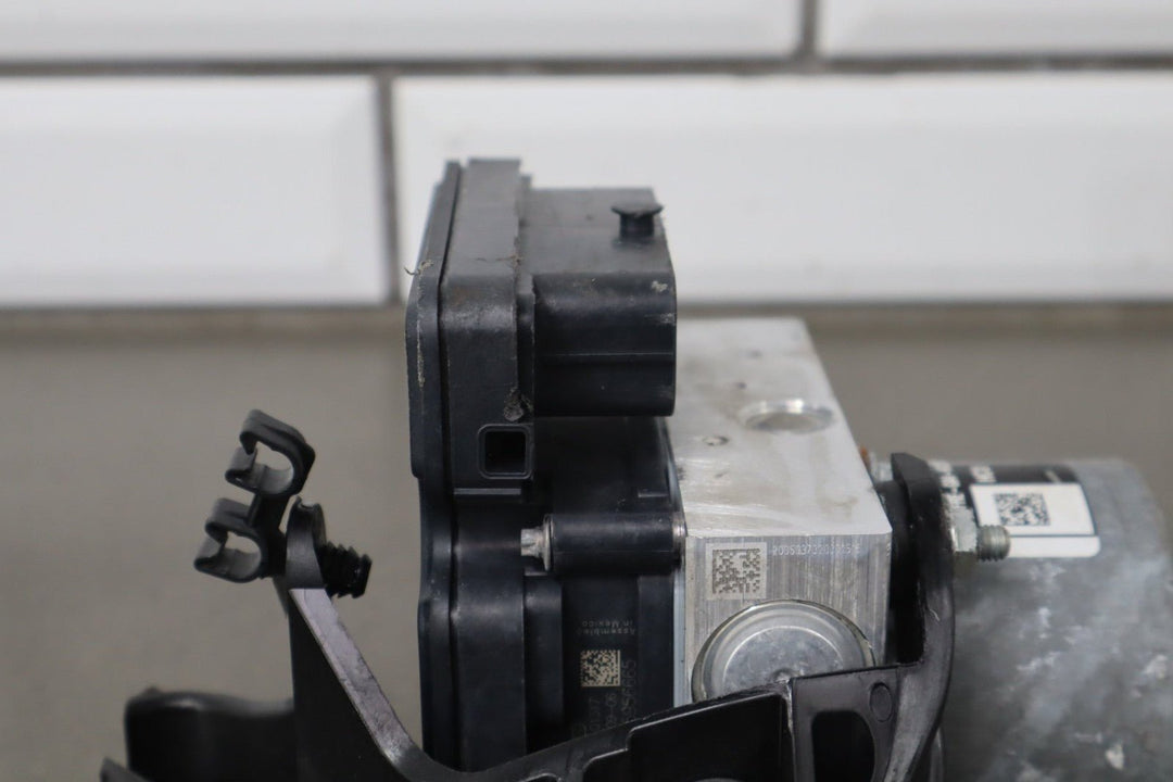 2020 - 2024 TESLA MODEL Y ABS ANTI LOCK BRAKE PUMP MODULE UNIT OEM 104474500B