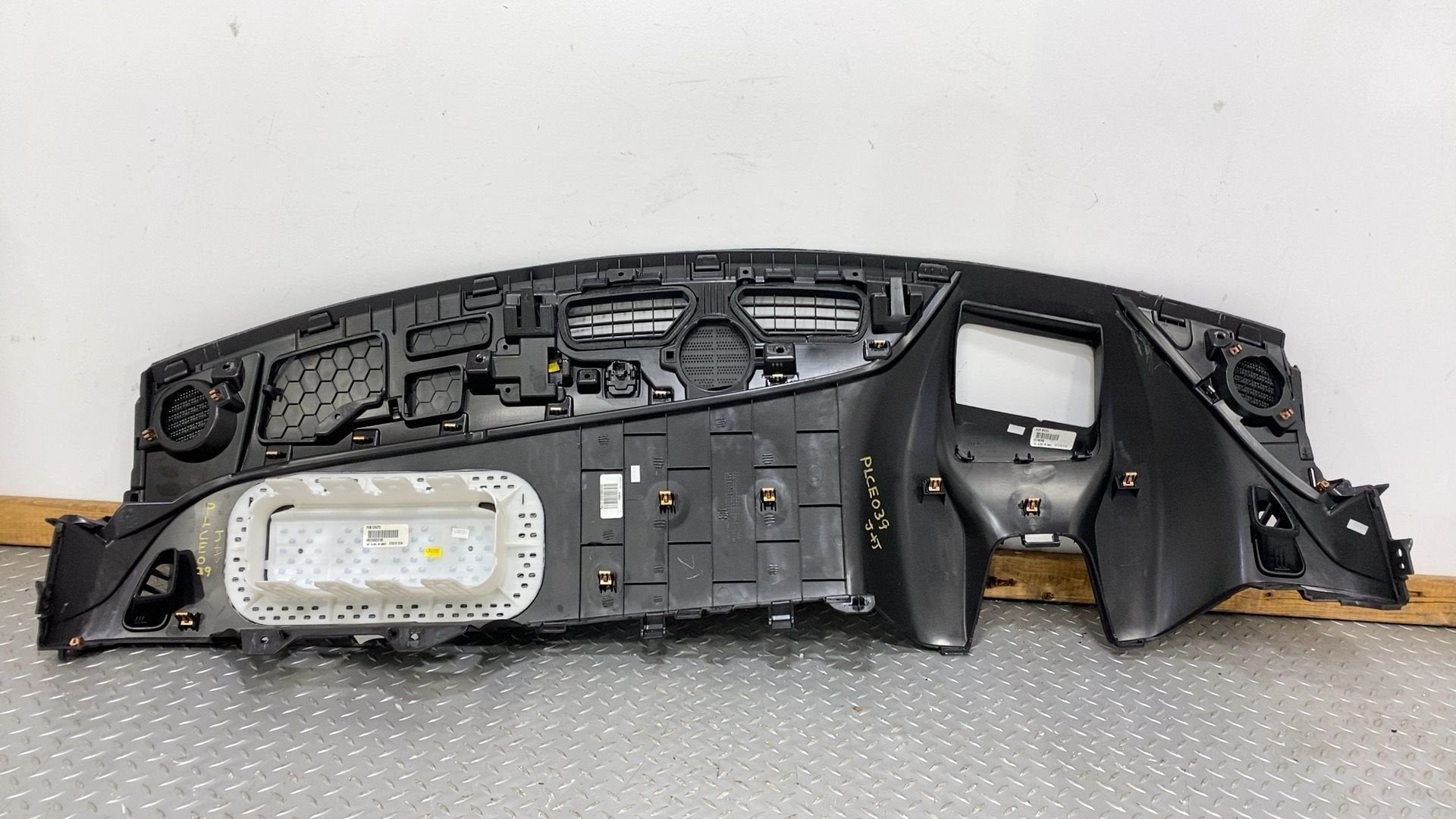 2020 Chevrolet Camaro- Dash Pad