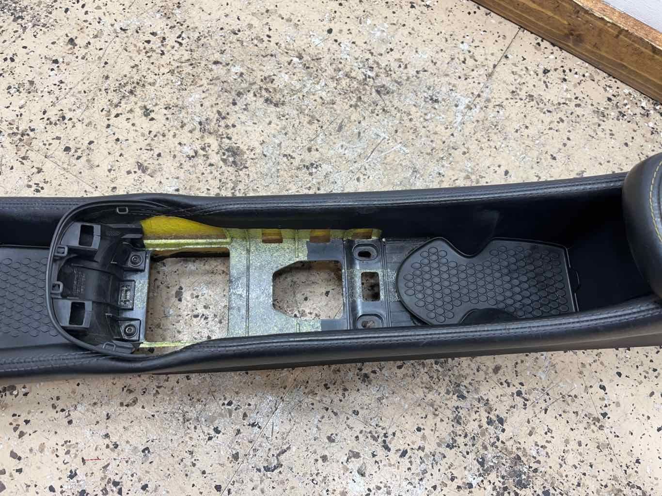 2020 McLaren 570S- Front Console
