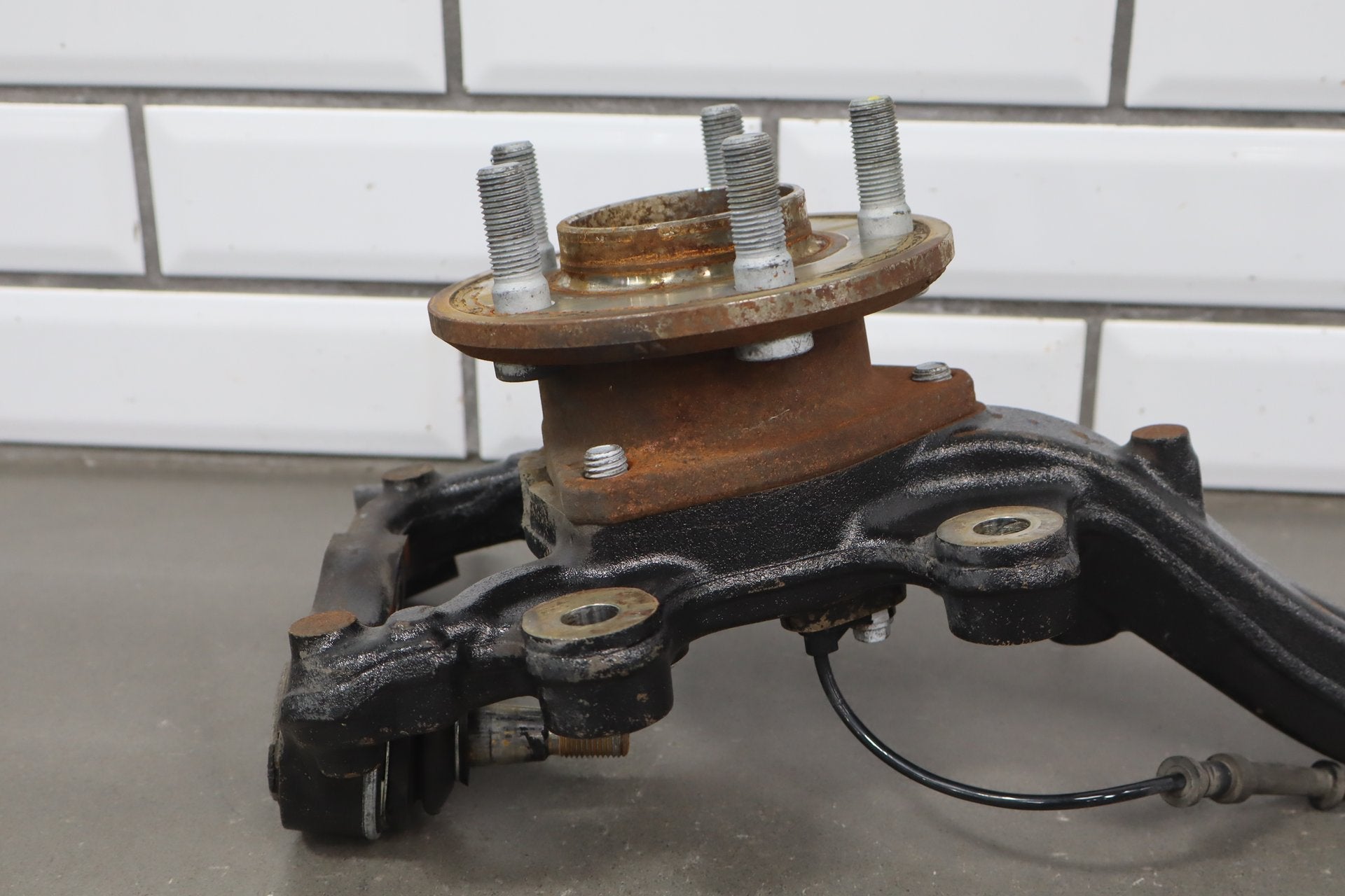 2021-2023 Dodge Challenger R/T Scat Pack Left Front Spindle 68466629AA