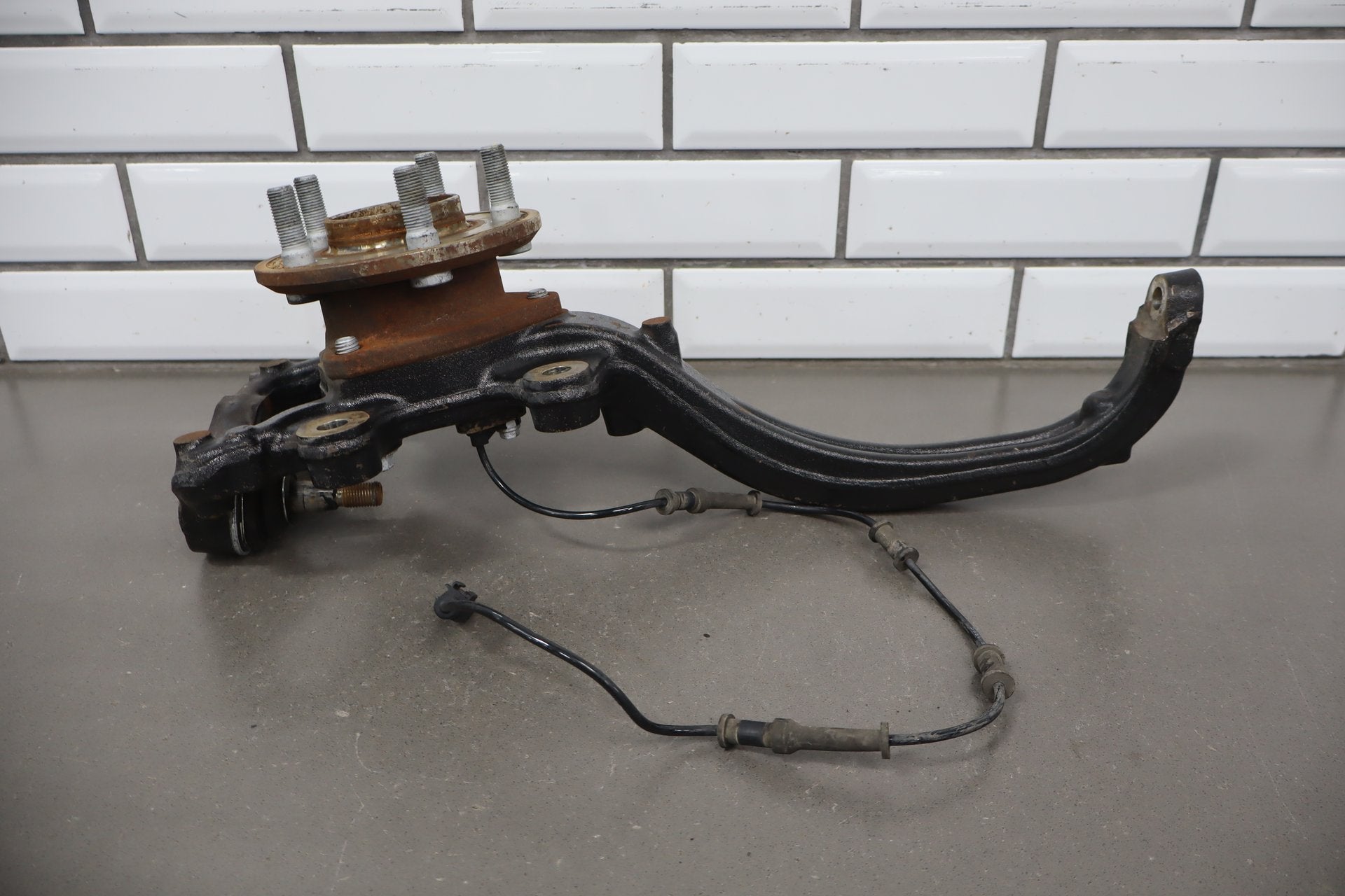 2021-2023 Dodge Challenger R/T Scat Pack Left Front Spindle 68466629AA