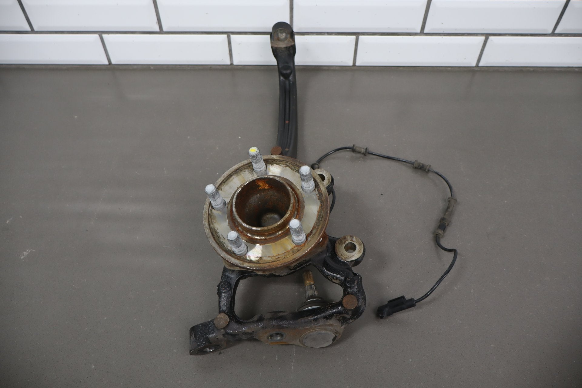 2021-2023 Dodge Challenger R/T Scat Pack Left Front Spindle 68466629AA